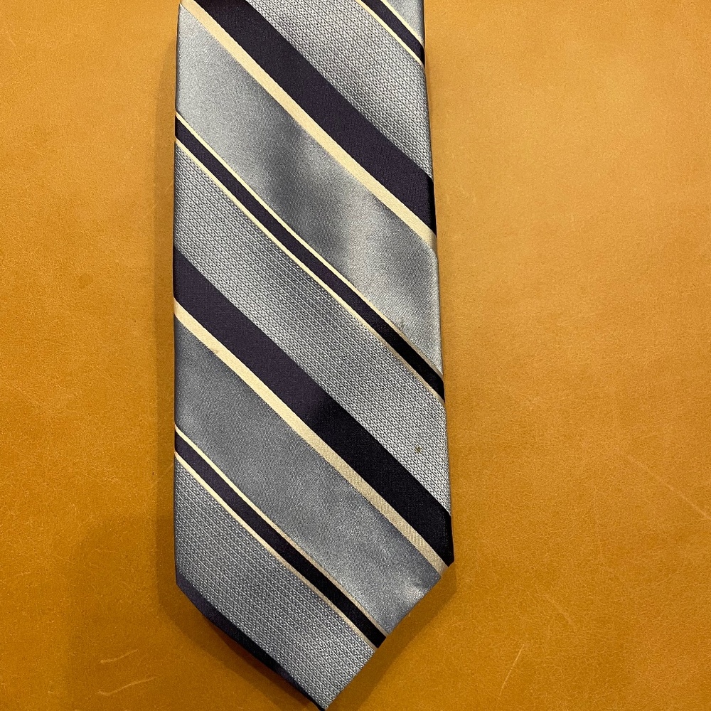 Men’s blue / navy striped Valentino tie